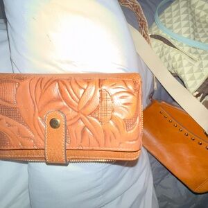 Embossed Leather Wallet - Tan